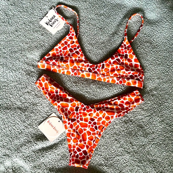 Cheeky V & Minimal Top 🦒 - Picture 1 of 3